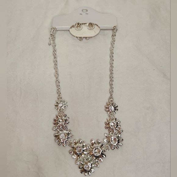Pastel Dasies Necklace - Picture 4 of 5